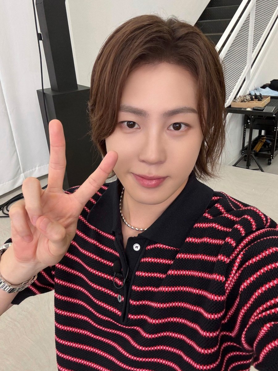 [#하성운] ⏰

잠시 후 10시! Mnet <스틸하트클럽>에 하성운이 출연합니다📺
성운 디렉터님이 너무 좋은 탓일까? 👉👈 성운 보는 걸 멈출 수가 없잖아 어떡해••🌀

#HASUNGWOON #스틸하트클럽