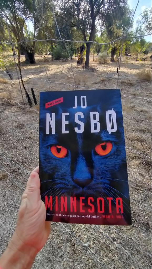 «Ataques de ira al sentir que el otro te culpa. Porque siento culpa. Odio, porque siento que ella también es culpable…»

<a href="/Marilottita/">Lotte K. Tollefsen</a>
<a href="/ReservoirBooks/">Reservoir Books</a>

gemmaentrelecturas.blogspot.com/2025/10/minnes…