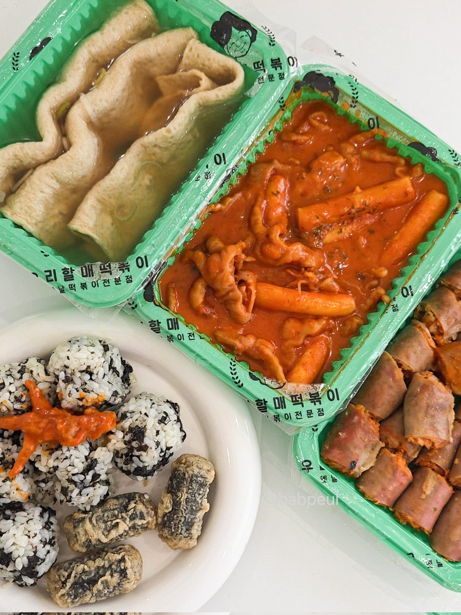 ㅎ ㅏ 우할매떡 로제닭발 있는거 나만 몰랐나
심지어 맛있는거 나만 몰랐나
맨날 두찜만 먹느라 몰랐나
몰랐던 분들 빨리 드세요 불향 나고 맛있음
김치순대는 그냥 그래...담엔 그냥 순대 시키려고요