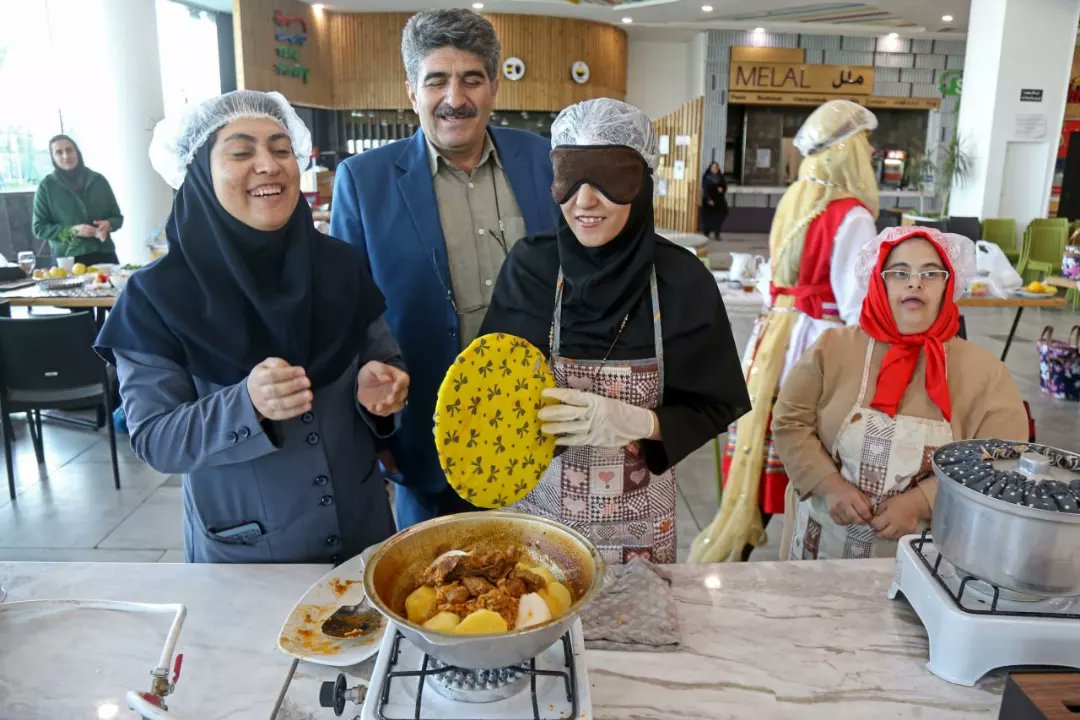 جشنواره منطقه‌ای «طعم امید ۵» ویژه افراد دارای معلولیت در بجنورد برگزار شد 
شرکت‌کنندگان در سه گروه جسمی–حرکتی، نابینایان و سندروم داون به رقابت پرداختند.
هدف جشنواره: ترویج گردشگری دسترس‌پذیر و نمایش توانمندی توان‌یابان 💪
#طعم_امید #خراسان_شمالی #گردشگری_دسترس_پذیر