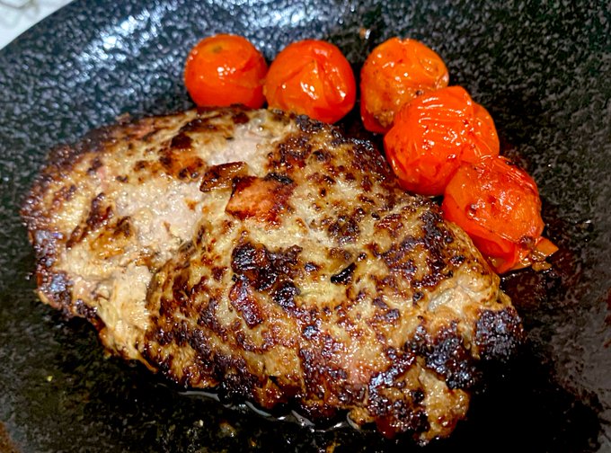 タイムラインで見かけたバターハンバーグ作ってみたぞい〜っ

これは簡単なのにめちゃうま…っ

豚豚豚汁もうまくでけた♡

うまみみみみみみみみみみみみみみみみみ 