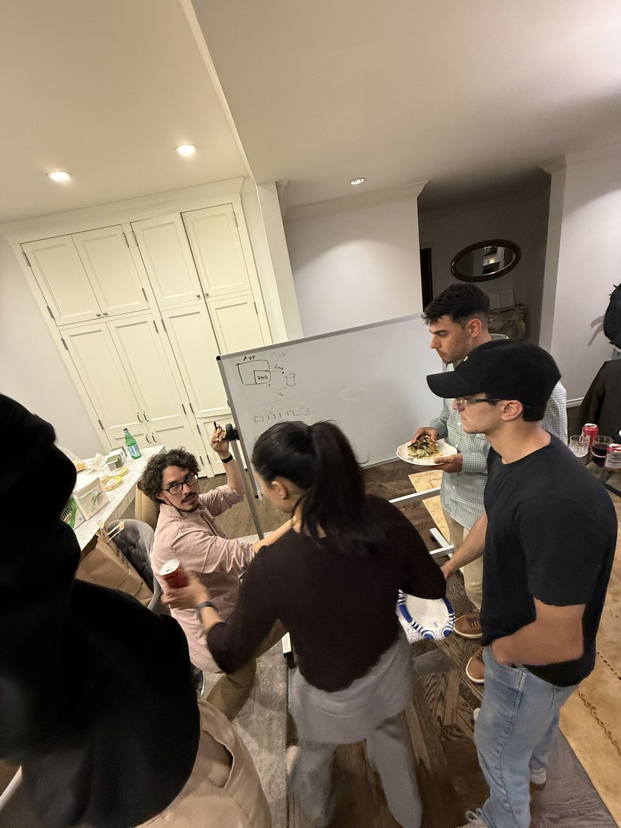 The CTO of Replit casually giving a class on algorithms. Another episode of things that only happen in SF. 

<a href="/lhchavez/">lhchavez ⠕</a>