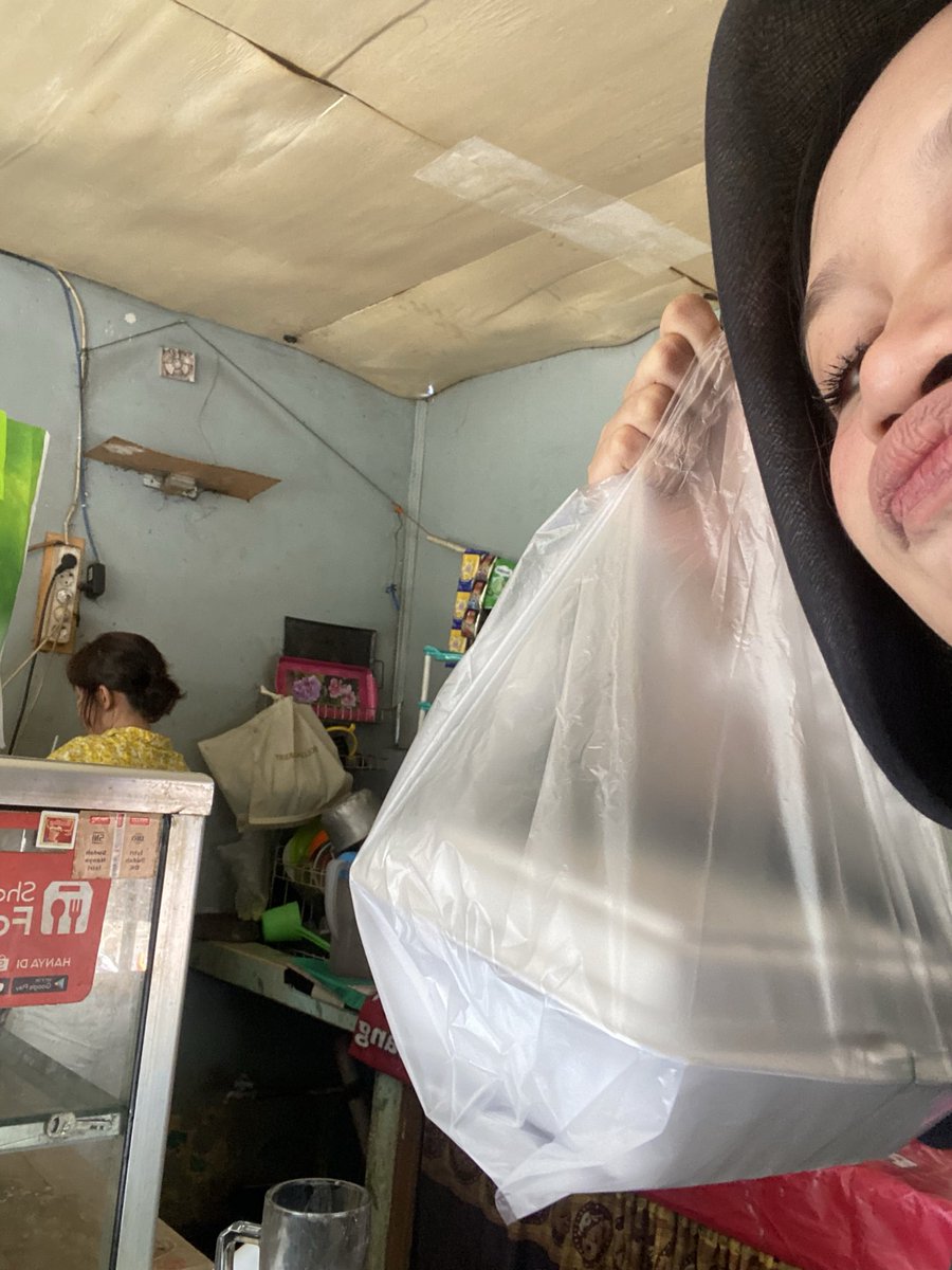 tris777ezza's tweet image. mam siang tp beli kopi dulu