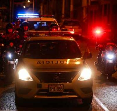 PoliciaPeru's tweet image. ¡Plan “Destello” en marcha! 🚨
Damos inicio a las operaciones policiales en Lima y Callao, con nuestras unidades desplegadas y circulinas encendidas, marcando el comienzo de una nueva ofensiva contra la delincuencia.
 La @PoliciaPeru está en las calles, protegiendo al Perú. 🇵🇪👮‍♂️…