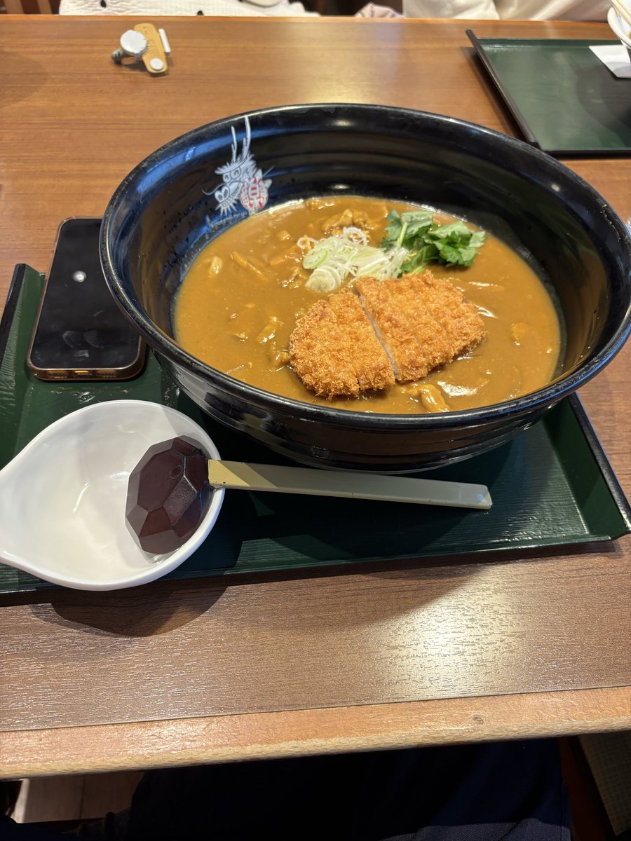 nkmrakm's tweet photo. 今日は寒い日となり八王子みなみ野の竜泉寺の湯へ行って来ました高濃度炭酸泉でゆっくり入りポッカぽかです
昼はカツカレーうどんの大盛りでビックリの器でした https://t.co/CvqJQiEBnr