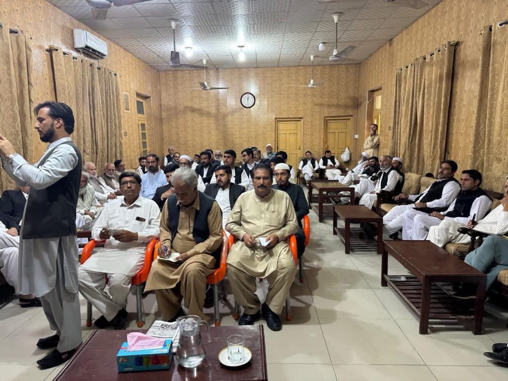 ZayraiPKNAP's tweet image. بټ خېله‌ خيبر پښتونخوا:
د بټ خېلې بار اېسوسي اېشن له خوا و غونډې ته د پښتونخوا نېشنل عوامي پارټۍ چېرمېن خوشحال خان کاکړ او د پښتونخوا نېشنل عوامي پارټۍ شريک چېرمېن محترم مختار خان یوسفزي ويناوې وکړې.