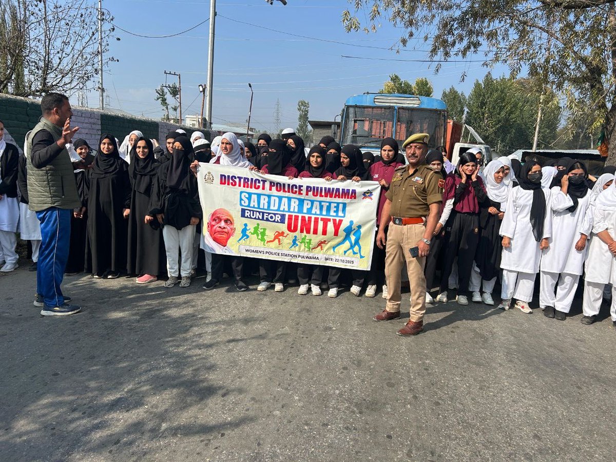 ddnewsSrinagar's tweet image. Pulwama Police organized &quot;Run for Unity&quot; events across the district to celebrate Rashtriya Ekta Diwas &amp;amp; promote unity! Women&apos;s Police Station Pul.&amp;amp; Police Station Litter organized runs with enthusiastic participation from students. #RunForUnity #PulwamaPolice #RashtriyaEktaDiwas