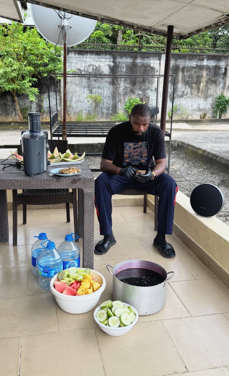 MrMekzy_'s tweet image. I have a lot of time on my hands today so it’s Zobo o’clock.🥰🙂‍↔️