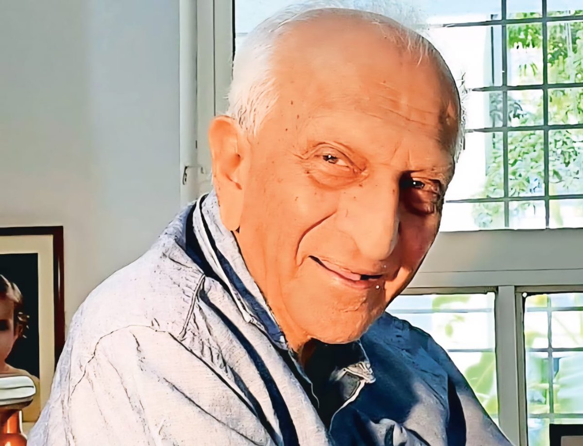 भारतीय अवकाश संशोधन क्षेत्रातील आधारस्तंभ आणि ज्येष्ठ वैज्ञानिक पद्मभूषण डॉ. एकनाथ वसंत चिटणीस यांच्या निधनाची बातमी अत्यंत दुःखद आहे. 

डॉ. विक्रम साराभाईंसह त्यांनी १९६१ पासून भारताच्या अवकाश कार्यक्रमात कार्य केले. इस्रोच्या जडणघडणीत त्यांची भूमिका अत्यंत महत्त्वपूर्ण आहे.