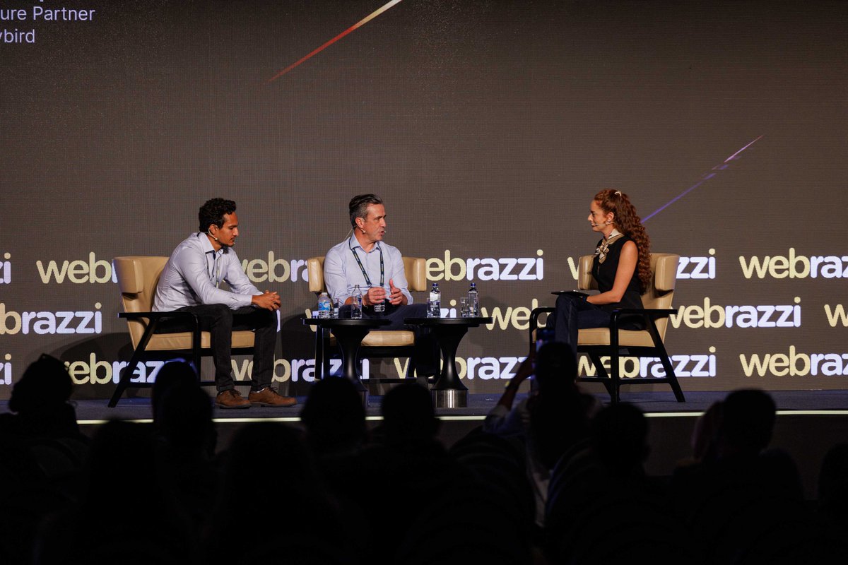 "AI, Sustainability, and Security: Building a Responsible Future" başlıklı panelde Connectmind AI Co-Founder Burcu Ağma (<a href="/BurcuAgma/">BurcuAgma</a>), <a href="/Persona_IDV/">Persona</a> Head of Europe Alex Mentzelopoulos ve <a href="/EarlybirdVC/">Earlybird VC</a> Partner Dan Lupu sahnede. #summit25