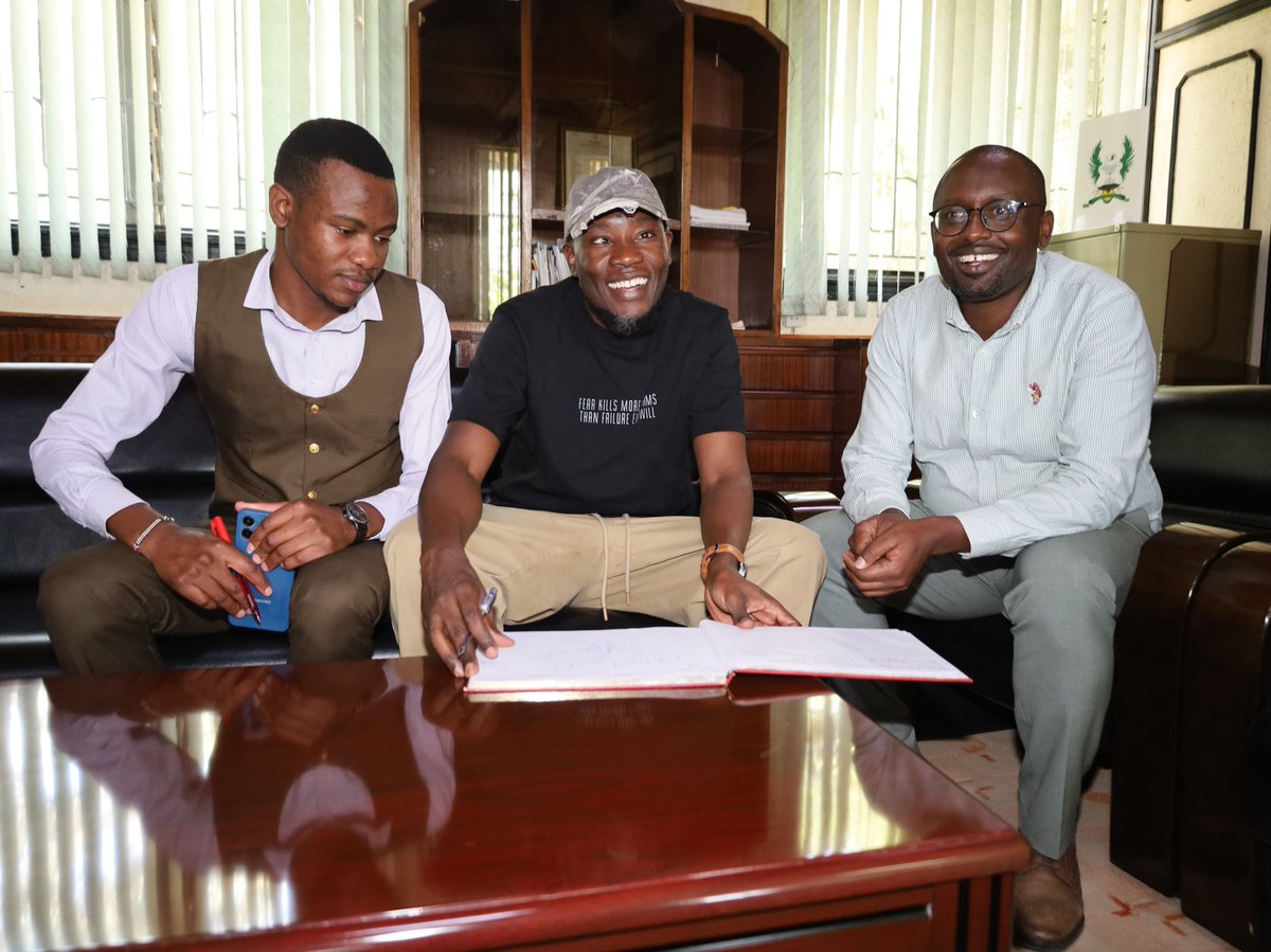 TEAU_Kitengela's tweet photo. We were honored to host celebrated gospel musician @daddyowenmusic  at The East African University!
He met with our VC, Dr. Mutembei, and the School President, inspiring conversations on education, purpose, and leadership.

 #TEAU #DaddyOwen #EducationForImpact https://t.co/gH067hU8wp