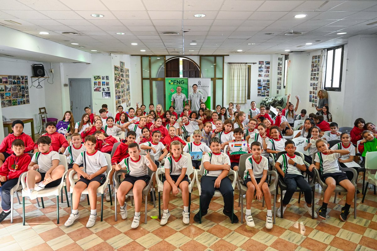 👨🏻‍🏫 Fabinho y Ernesto, profes por un día

💬 150 alumnos, mil preguntas y una mañana para recordar

🤝🏻 Patrocina: <a href="/EsportsConsell/">Esports del Consell de Mallorca</a> y <a href="/fnglogistics/">FNG Fornes Logistics</a> 
➡️ Colabora: <a href="/elcorteingles/">El Corte Inglés</a>

palmafutsal.com/un-recreo-dife…
