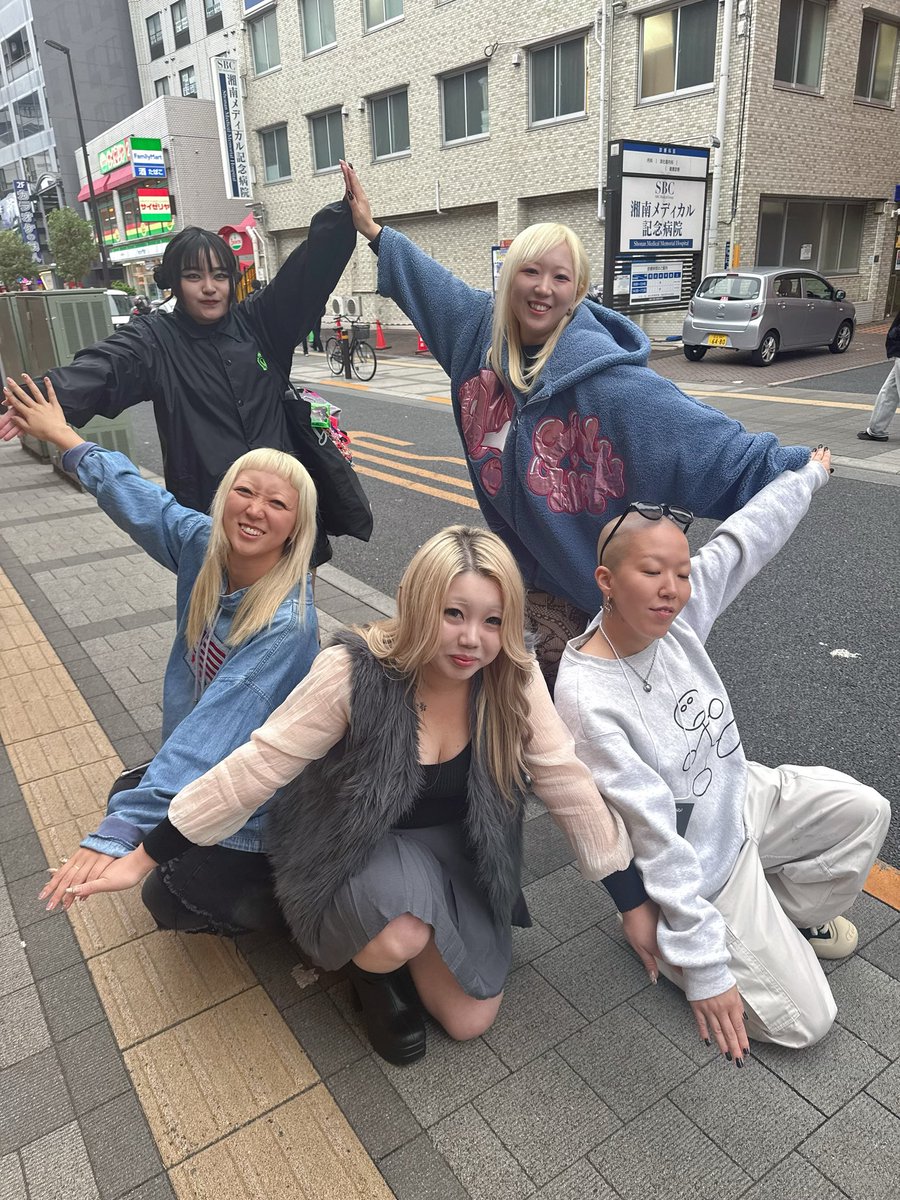 なんでいんの！？はまじで笑った🤣
美容師免許持っててよかったほんと