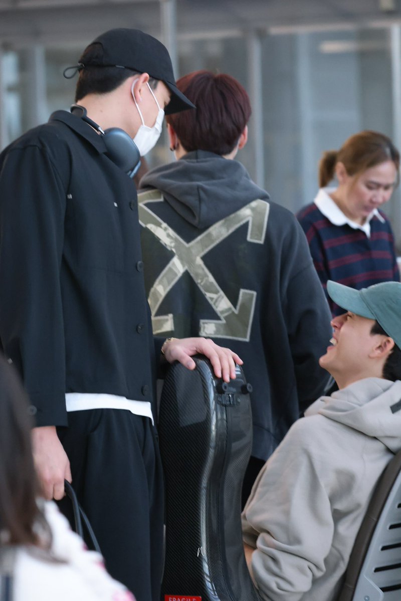 gawinsukidesu's tweet image. They’re just pictures, they can’t hurt you. The pictures in question: 

#JossGawin #จอสกวิน