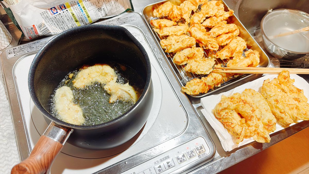 ホテルでの自炊も慣れてきた😗
とり天揚げてる🍤