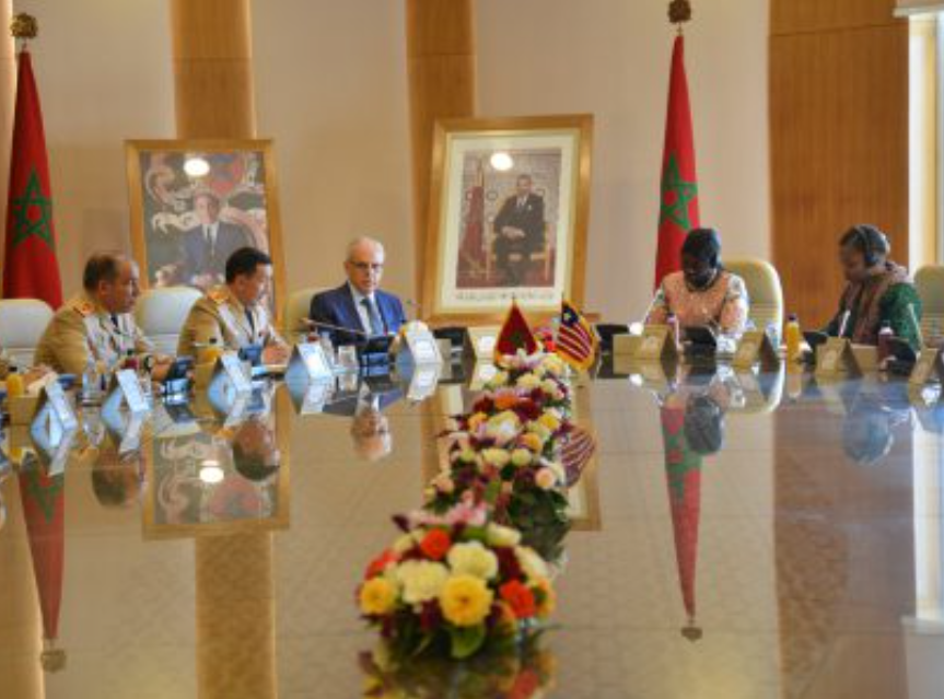 Le 🇱🇷#Libéria et le 🇲🇦#Maroc ont conclu, mardi 21 octobre 2025 à #Rabat, un accord de coopération militaire visant à renforcer leurs liens bilatéraux. L’accord, signé lors de la visite de la ministre libérienne de la Défense, Geraldine Janet George, couvre notamment la formation,