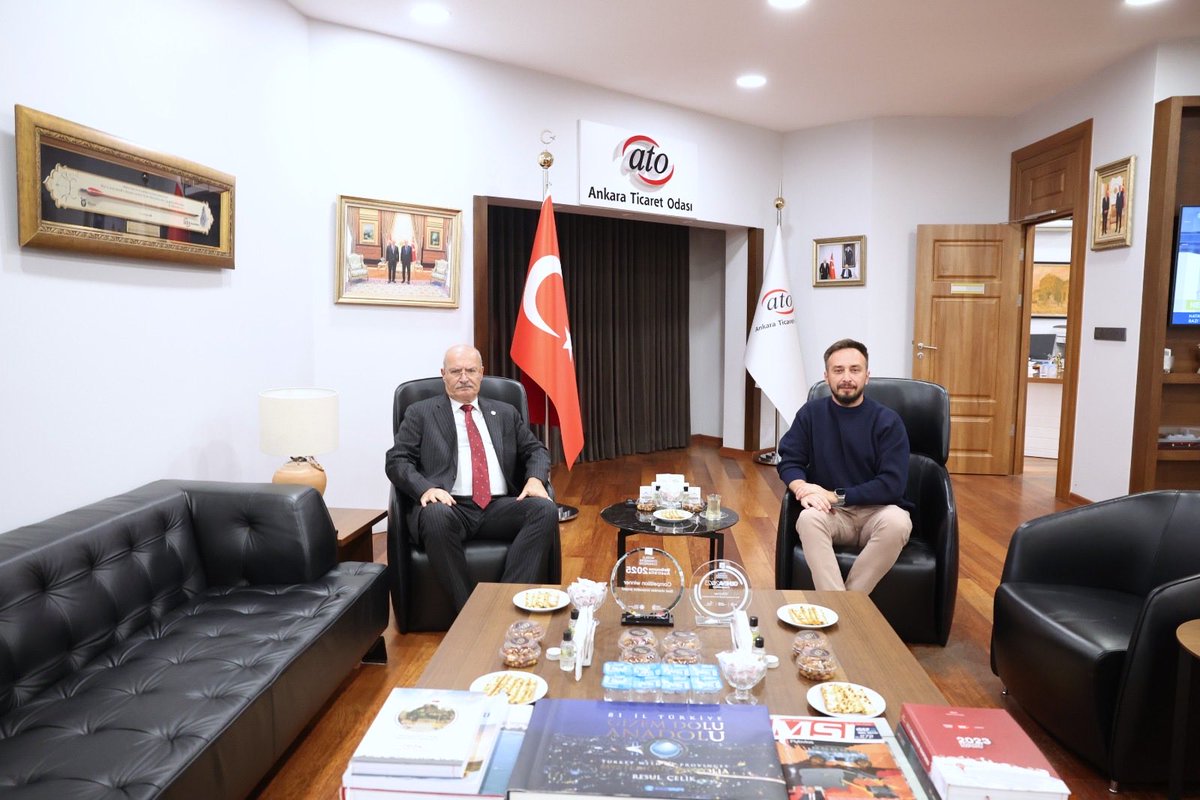 ATOkurumsal's tweet photo. Ankara Ticaret Odası Yönetim Kurulu Başkanı @GurselBaran, ATO'nun 59 No’lu Kültür ve Sanat Etkinlikleri Meslek Komitesi Meclis Üyesi Emrah Hacıoğlu’nu kabul ederek, çalışmaları hakkında bilgi aldı.

@emrahhacioglu https://t.co/Meiyo6ksTX