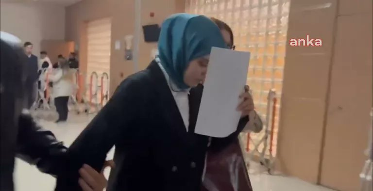 Önceki Kızılay Başkanı Kerem Kınık'ın kızı Fatıma Zehra Kınık Demir'e, 17 yaşındaki Batın Barlas Çeki'nin ölümüne ve 3 kişinin yaralanmasına neden olduğu gerekçesiyle yargılandığı davada verilen 4 yıl 2 ay hapis cezası İstanbul Bölge Adliye Mahkemesi tarafından bozuldu