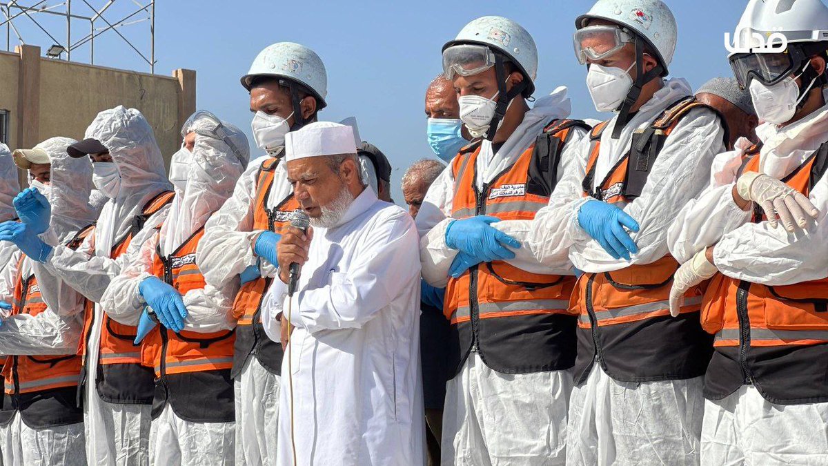 Az önce Gazze’de onlarca şehit toprağa verildi.
Ancak cesetlerin kimlikleri, işgalci Siyonistlerin uyguladığı ağır işkenceler ve vahşi yakmalar nedeniyle tanınamayacak hale geldikleri için ne sağlık ekipleri ne de yakınları tarafından tespit edilebildi.

Gazze’de, dağların bile