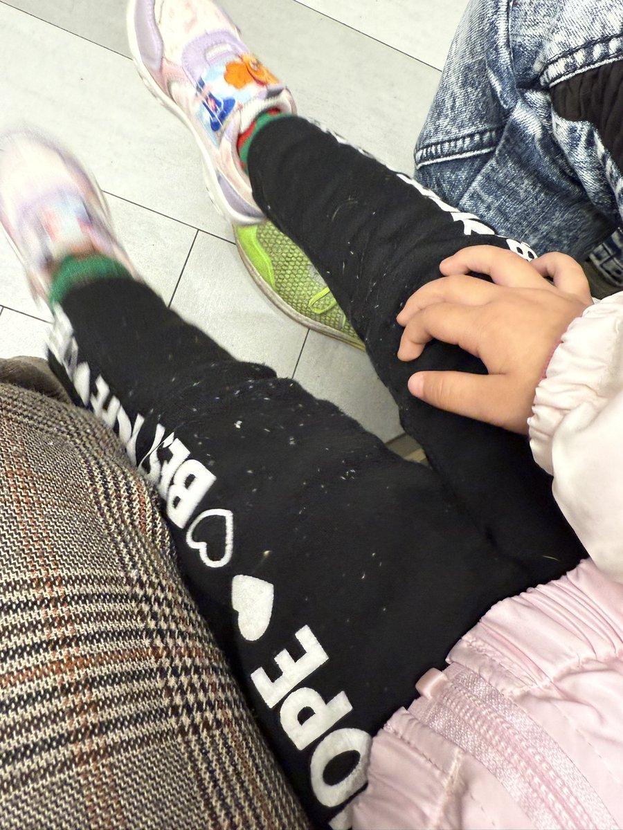 YopYos's tweet photo. 保育園にいって1日で作ってくる毛玉の量がすごい https://t.co/AVGidtFv9h