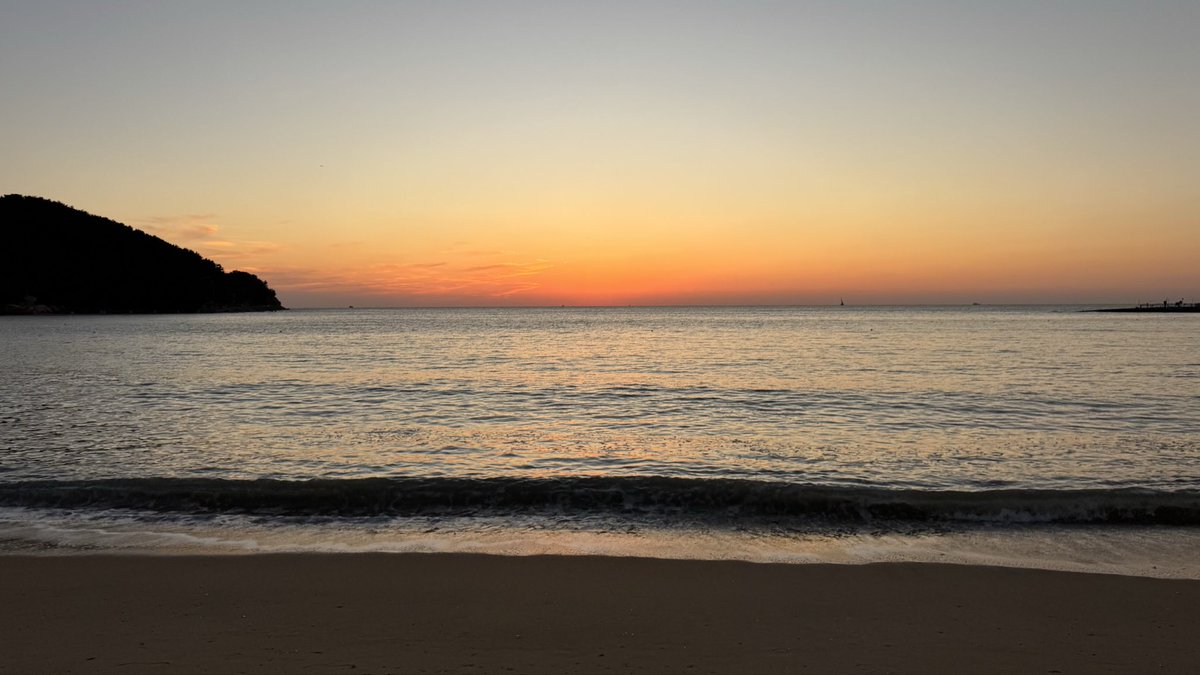 가을바다 보러 왔어요 근데 너무 차다 . .