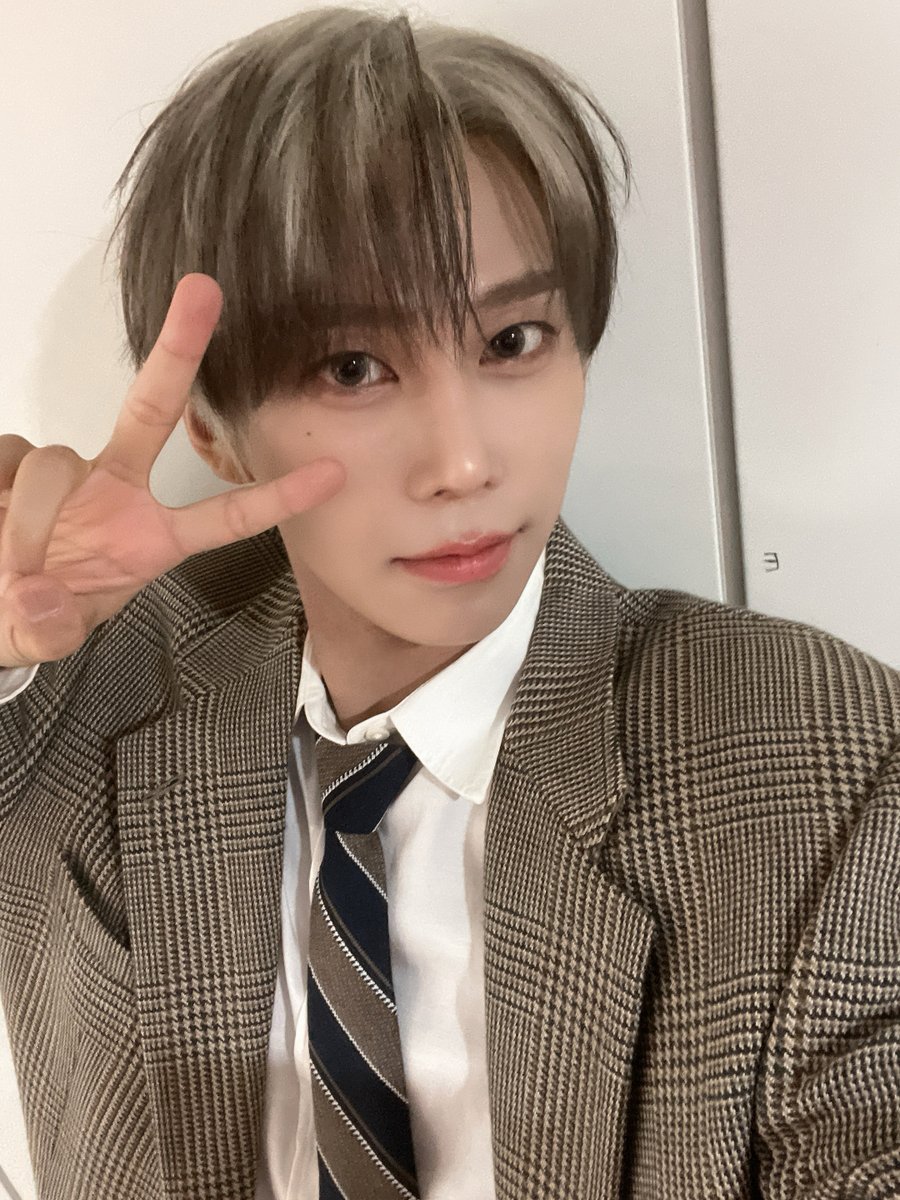 [📸]

251022 MBC M 쇼챔피언

일일 팬매부터 음악 방송까지
하루 종일 함께해 준 ELSE 덕분에 
에너지 충전 173% 완료⚡️

#BAE173 #비에이이173
#TurnedUp
#NEWCHAPTER_DESEAR