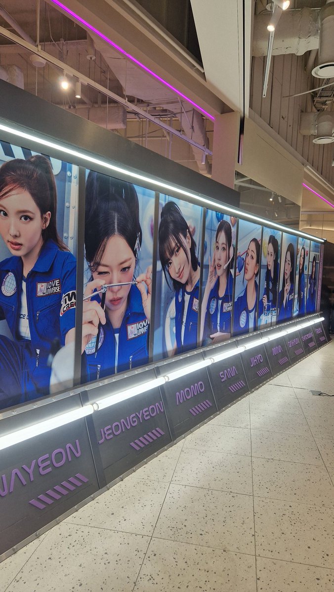 Twice pop up is so cute! #트와이스 #TWICE
#TWICE_10TH_ANNIVERSARY
#10VE_UNIVERSE_POPUP
#FANS_SHOP #팬즈샵