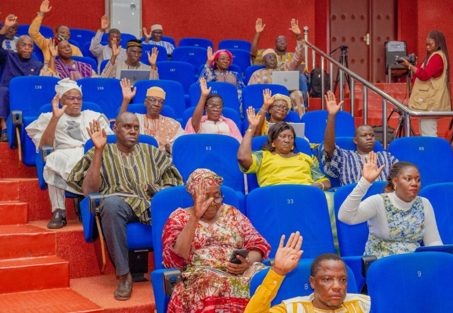 🇧🇫#BurkinaFaso, L’Assemblée législative a adopté, mardi 21 octobre, une loi sur la réorganisation agraire et foncière, renforçant la souveraineté de l’État sur les terres nationales. Le texte, qui remplace la législation en vigueur depuis 2012, consacre la propriété de l’État sur