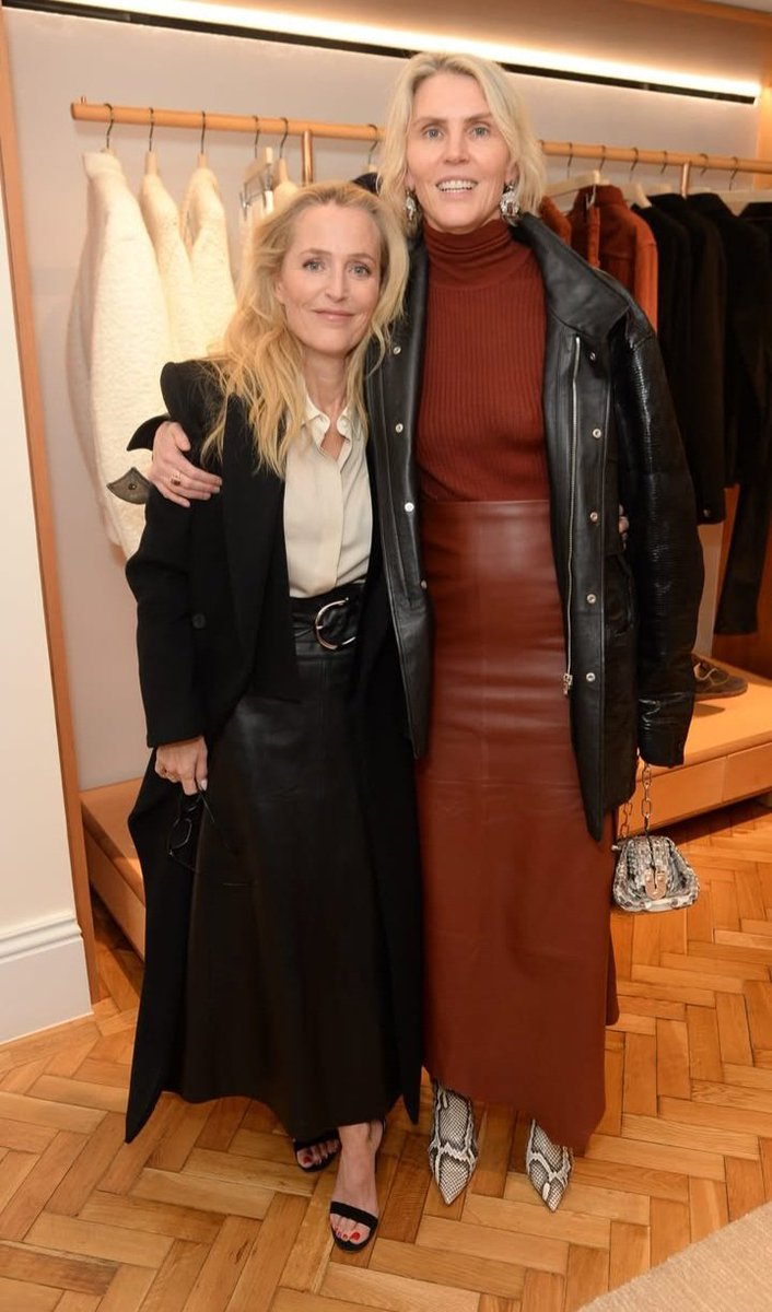 Gillian Anderson and Gabriela Hearst at Hearst's men collection, London. C: Gabriela Hearst