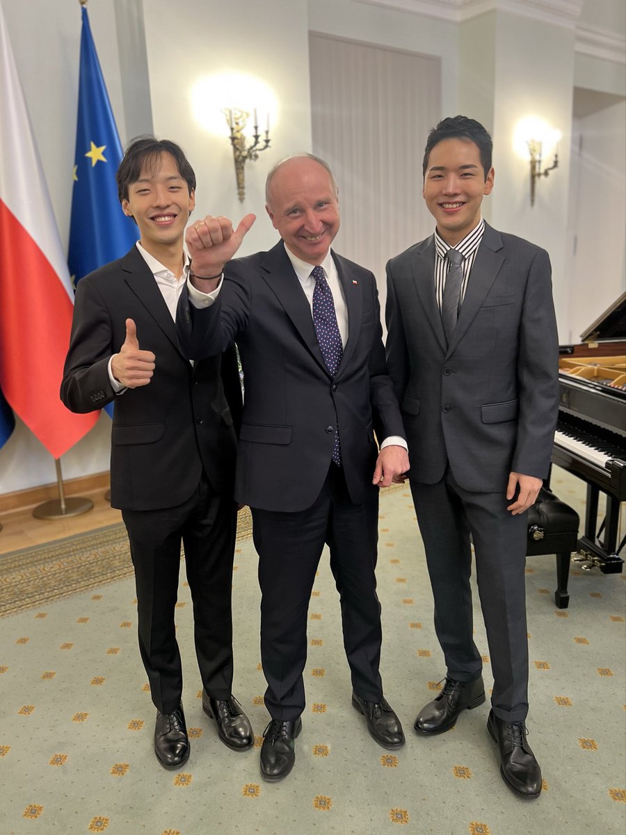 Z braćmi Lee. Prawdziwi ambasadorowie polskiej kultury. Starszy po XVIII #ChopinCompetition został w Polsce i nauczył się polskiego. Dziś obaj pięknie mówią po polsku o Chopinie i Polsce. 🇵🇱🎹