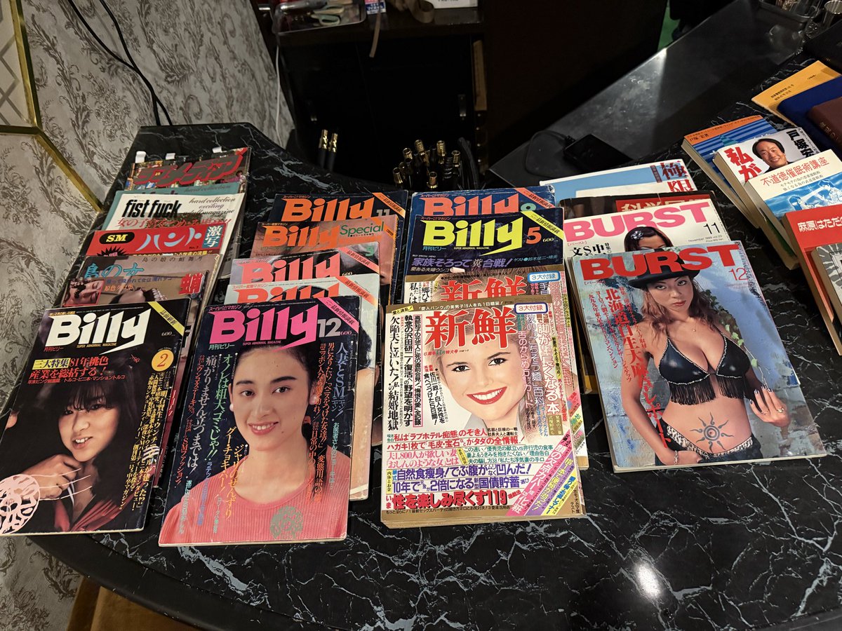 洋書 Strip show tee氏 on X