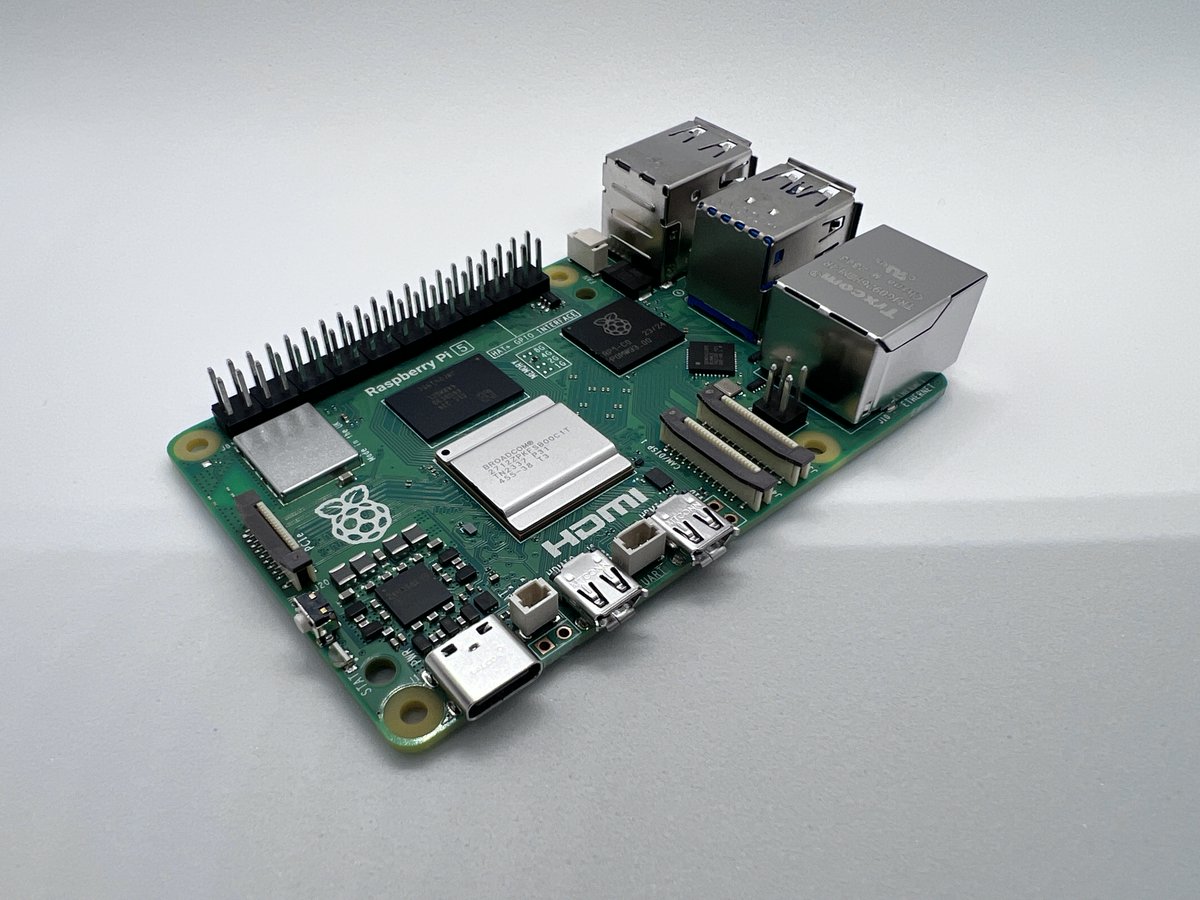 murasametech's tweet image. 画像処理を学びたい方に、Raspberry Piは非常におすすめです📷🍓
理由は、「実機で動かせる」ことによって、学習効果が飛躍的に高まります。
カメラモジュールとPython(OpenCV)を使えば、画像認識やフィルタ処理をリアルタイムで実践できます。座学だけでは得られない理解が深まります✨…