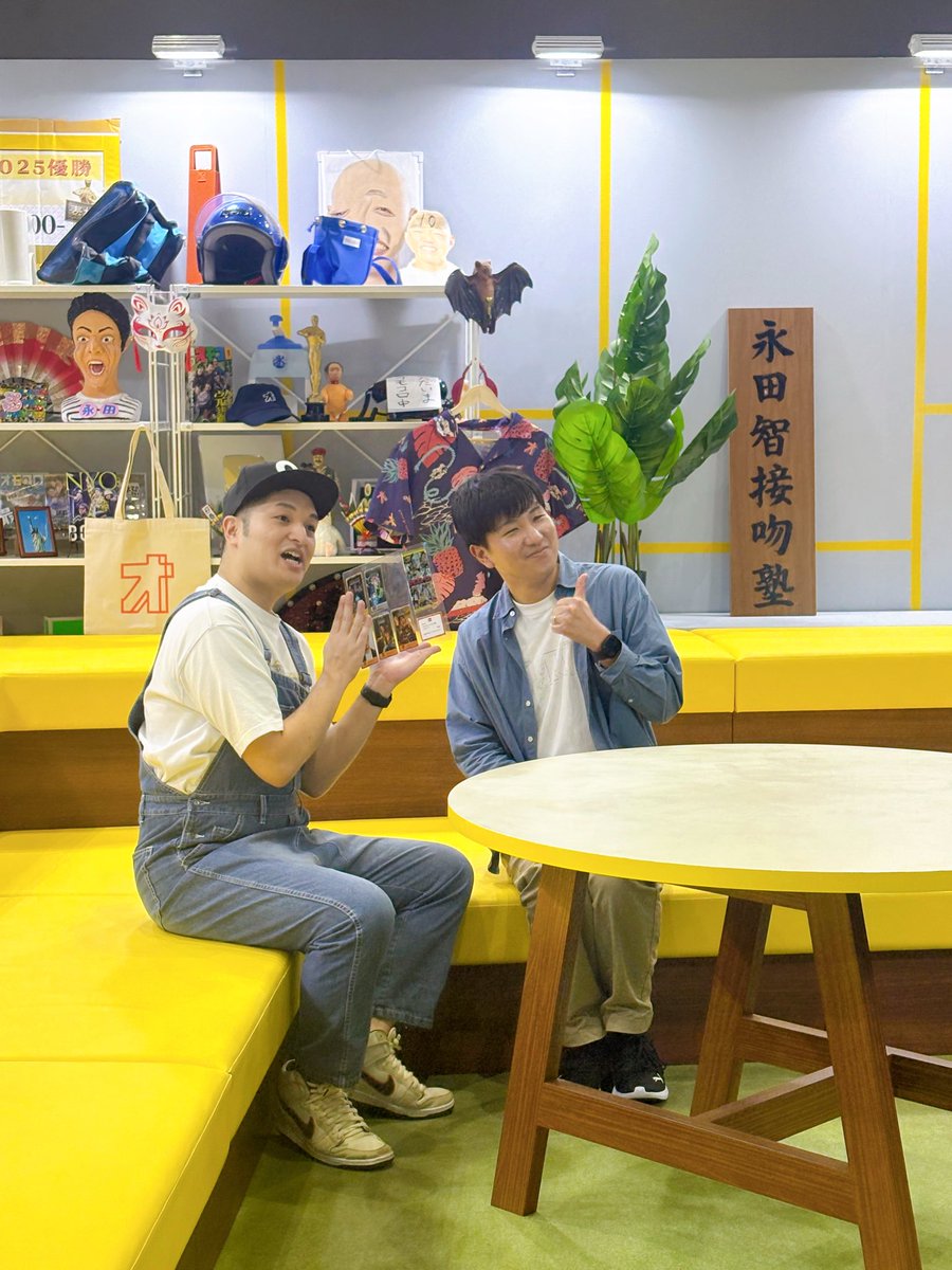 danna27's tweet photo. #オモコロ展
今日のハイライトは総武線が止まって岩本町からダッシュで向かったことです！ https://t.co/yhqOOu1woE