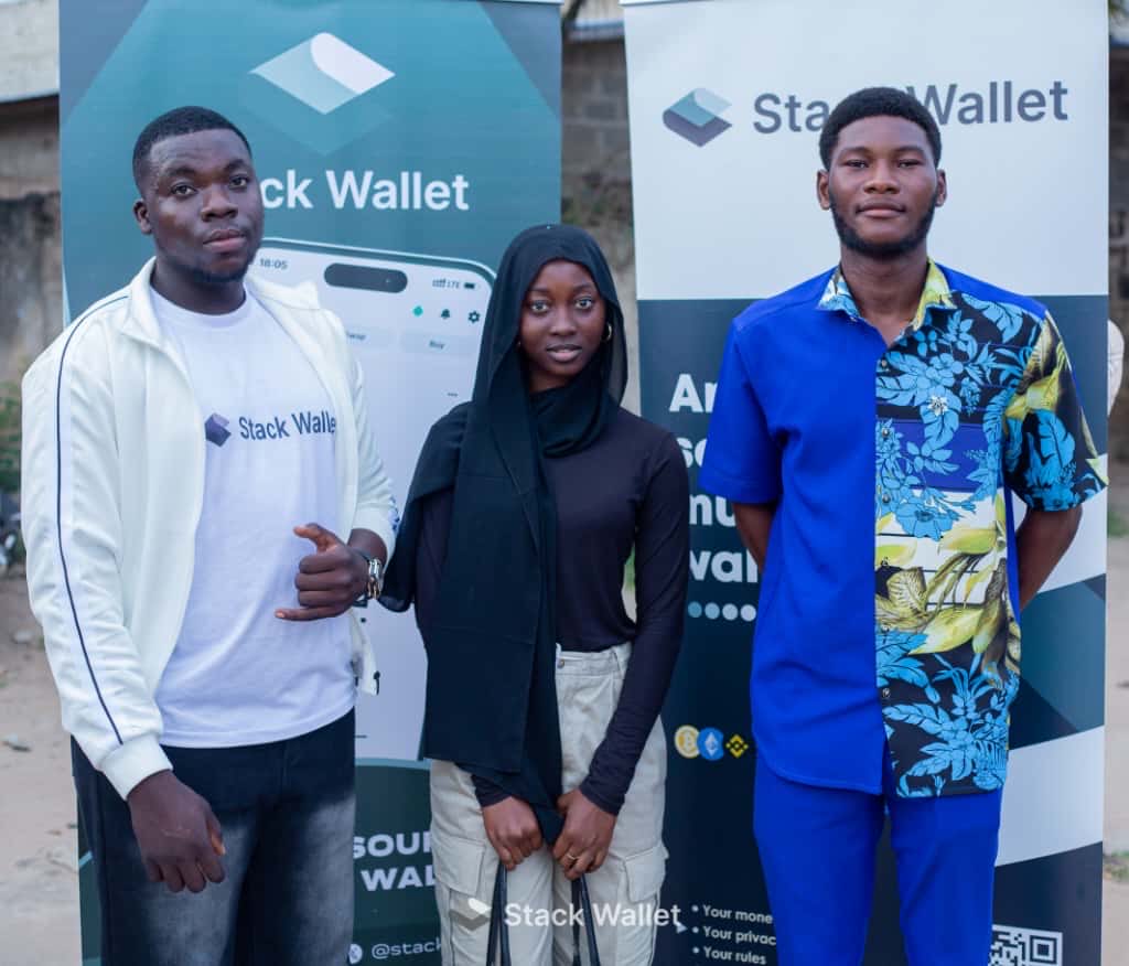 satejulien's tweet image. Le talent te fait commencer.
Le réseau te fait avancer.
Si tu veux aller loin dans ton écosystème, sors et connecte-toi à d’autres personnes. @Stack_Africa #StackWallet Meetup Togo 🇹🇬 

Un portefeuille très intéressant ♟️