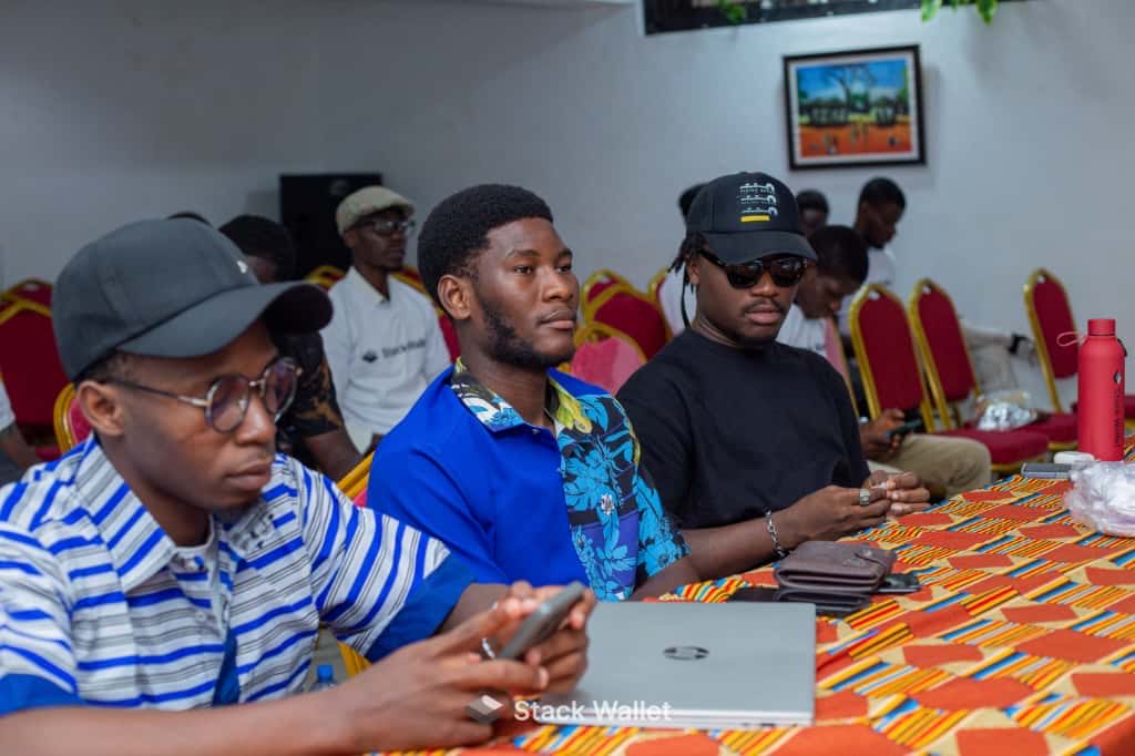 satejulien's tweet image. Le talent te fait commencer.
Le réseau te fait avancer.
Si tu veux aller loin dans ton écosystème, sors et connecte-toi à d’autres personnes. @Stack_Africa #StackWallet Meetup Togo 🇹🇬 

Un portefeuille très intéressant ♟️