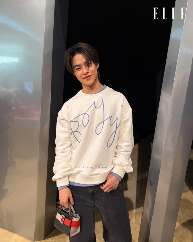 หล่อคูล! มาร์คคริส BUS <a href="/Marckrisk/">MARCKRIS</a> มาร่วมงานนิทรรศการ 10 Years of Buckle ที่ Central Embassy ชั้น G พร้อมลุคแคชวลที่ดูสบายๆ แต่หล่อไม่ธรรมดา

#ELLEThailand 
#MARCKRIS 
#BOYYxMARCKRIS