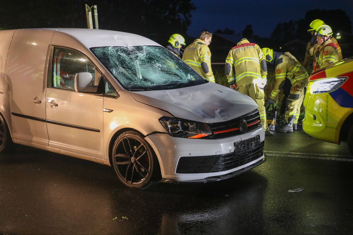 Flinke botsing tussen auto en fietser