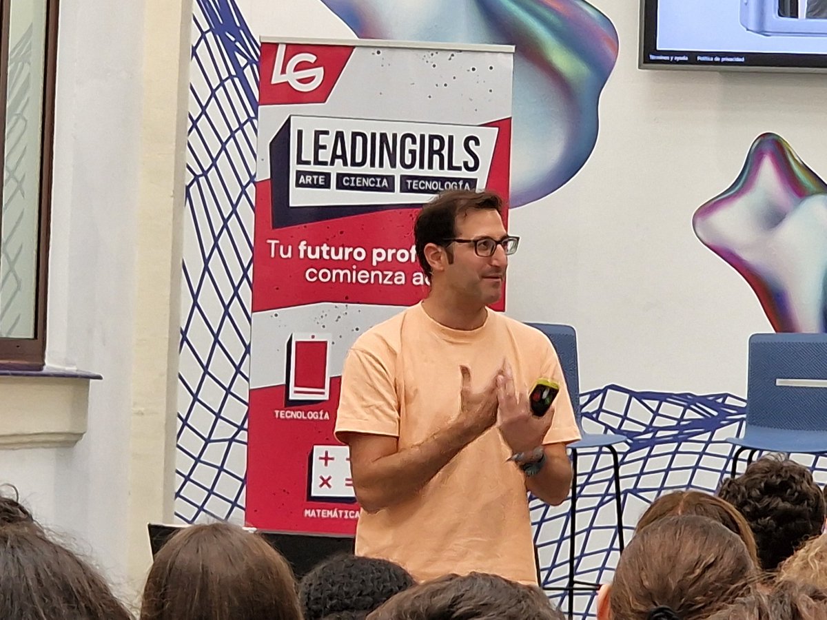 LeadinGirlsEsp's tweet image. 🎥 En #leadingirls, @atomarpormundo inspira con su charla ¡A tomar por mundo! 🌍

Una historia de reinvención y pasión por crear contenido con propósito.

💡 El futuro también se cuenta desde las redes.

#STEAM #TalentoFemenino #Málaga