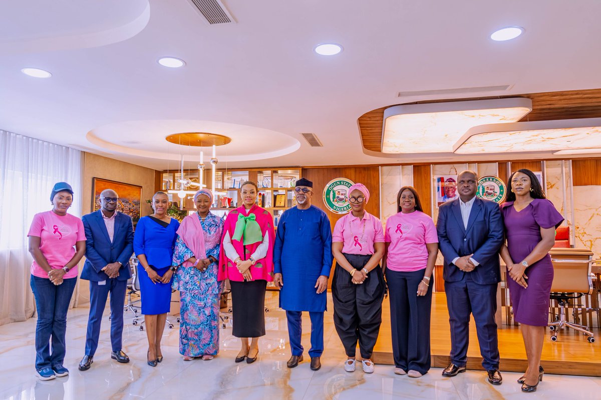 Chioma_Uzodimma's tweet photo. @Roche @FlacNigeria @state_ogun This collaboration sets a new standard for cancer care in Nigeria and brings us closer to our goal of ensuring that no life is lost to a preventable disease.

🎗️
#FirstLadiesAgainstCancer https://t.co/BjBkDP0Zc7