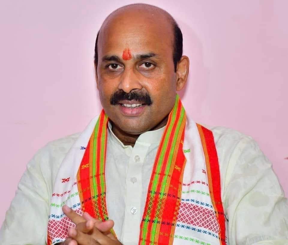 Er_diwakarsingh's tweet image. भाजपा के पूर्व राष्ट्रीय मंत्री,असम भाजपा के प्रदेश प्रभारी ,निवर्तमान सांसद बस्ती, आदरणीय  श्री हरीश द्विवेदी जी को #जन्मदिन की बहुत-बहुत #बधाई एवं हार्दिक #शुभकामनाएं,
प्रभु श्री राम जी से प्रार्थना है कि आप दीर्घायु और यशस्वी हों  @AmitShah @HarishD_BJP @BJP4India @BJP4Assam