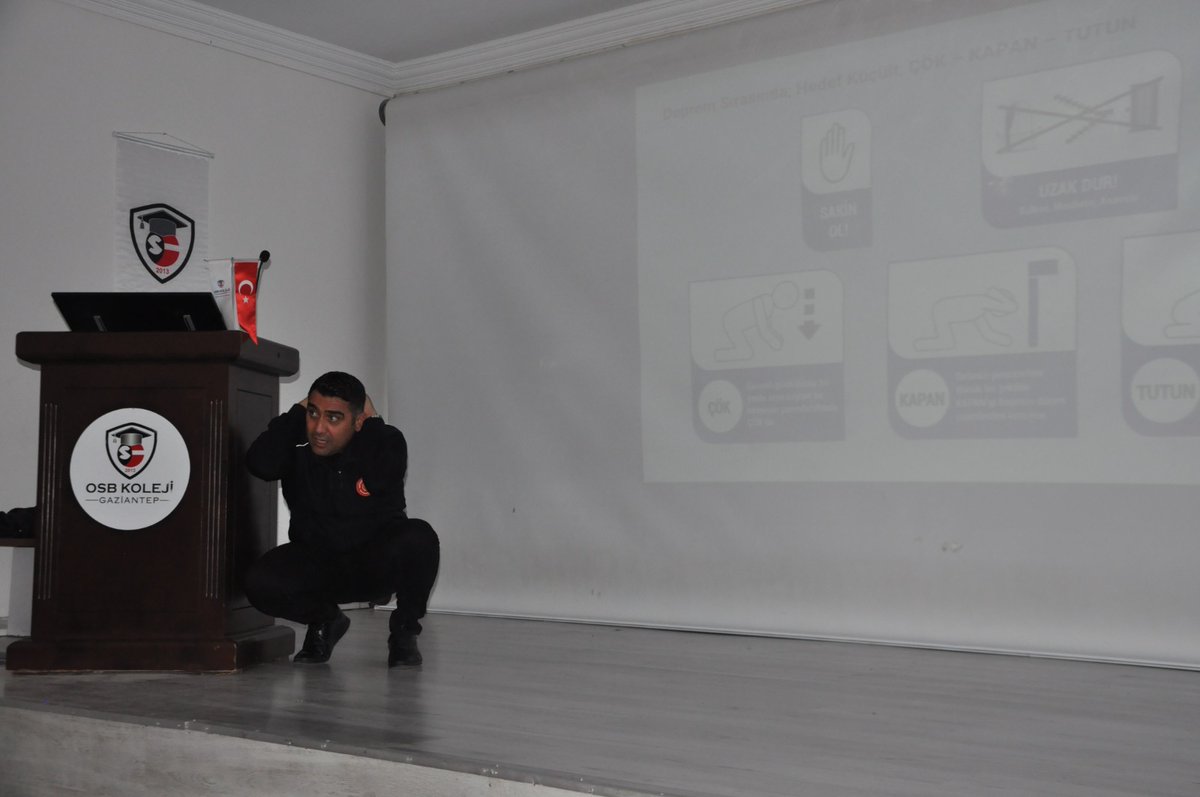 gbbitfaiye's tweet photo. İtfaiye ve Afet Yönetimi Daire Başkanlığımız eğitimlerine devam ediyor. Son olarak OSB Kolejinde 'Deprem Arama ve Kurtarma' eğitimleri başladı. Eğitimler 3 gün sürecek ve yaklaşık 700 öğrenci ve öğretmen eğitim programına katılmış olacak.

@FatmaSahin @GaziantepBeld https://t.co/tQ6ybs1Kaq