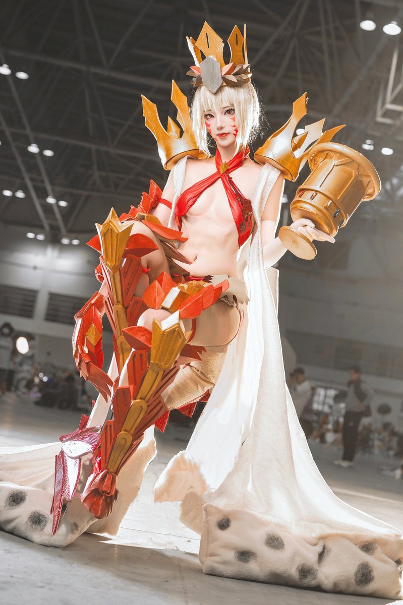 Fate/Grand Order   BeastⅥ

『……正しき宇宙の在り方において。
　黙示録の獣は地に伏し、
　薔薇は天に昇る事なく眠り、大地に芽吹いた』

#FGO
#ドラコー
#ネロ 
#cosplay