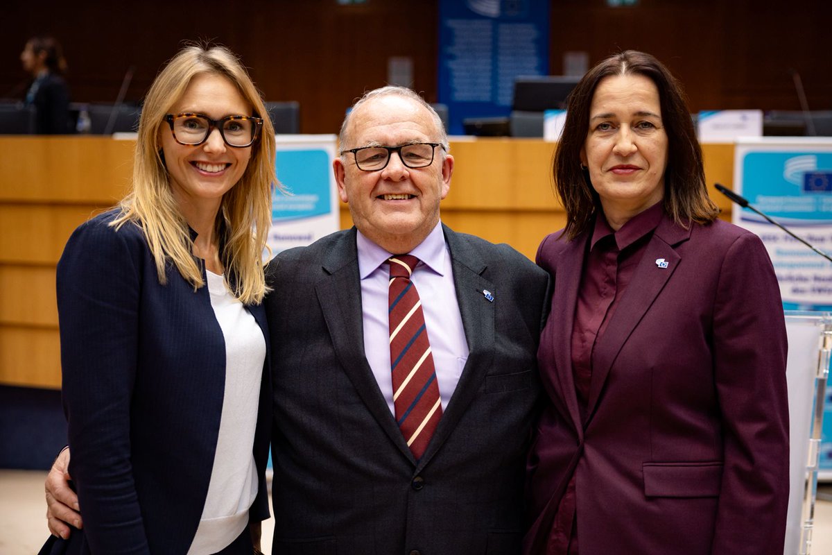 Big change at the <a href="/EU_EESC/">European Economic and Social Committee</a>

Ireland’s <a href="/seamusboland/">Seamus Boland</a> becomes president, joined by <a href="/AlMastantuono/">Alena Mastantuono</a> &amp; Marija Hanževački as vice-presidents.

🔎focus on opportunities, security &amp; resilience to fight poverty, defend democracy &amp; build a fairer 🇪🇺

🗞️link.europa.eu/9XQfCh

#EESCRenewal