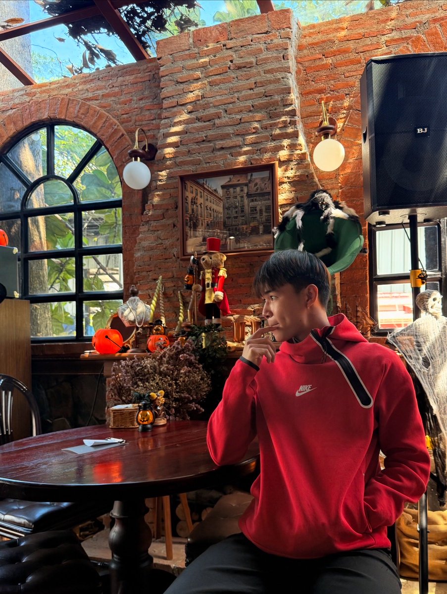 อายุ21 ไม่มีแฟน
เชียร์แมนยูลิเวอร์พูลแม่งกาก
ออกกำลังกายเสร็จแล้วไปไหนดี?
#แปดริ้ว