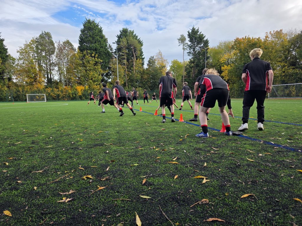 Year 10 students were full of energy today as they took part in a fun and competitive warm-up during their PE lesson! 🏃‍♂️💪
Great teamwork, enthusiasm, and plenty of smiles all around! #TeamSpirit #ActiveLearning #SchoolLife
<a href="/ArrowValeSchool/">Arrow Vale School</a>