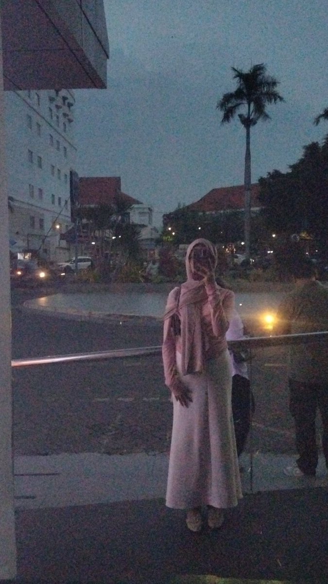 nanda lia tweet media