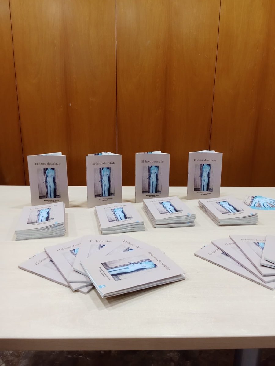 Qué emocionante lo que vivimos ayer en la <a href="/BPE_LasPalmas/">BPE LasPalmas</a> durante la presentación de #ElDeseoDesvelado, de Manuela Fernández y Pilar Abad. 

#LibrosCanariaseBook #LeerCanarias #EditarenCanarias #EditorialCanaria #EditorialesCanarias #PresentacionesCanariaseBook #PoesíaErótica