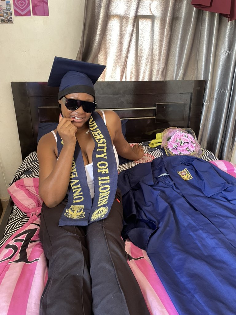 Tomitwinkles's tweet image. POV: You’re graduating today🙂‍↔️🙂‍↔️
B.sc Microbiology in the bag🎓
Congratulations to me🎊🎉
#UniversityChallenge #Unilorin #graduation #classof2025 #Convocation