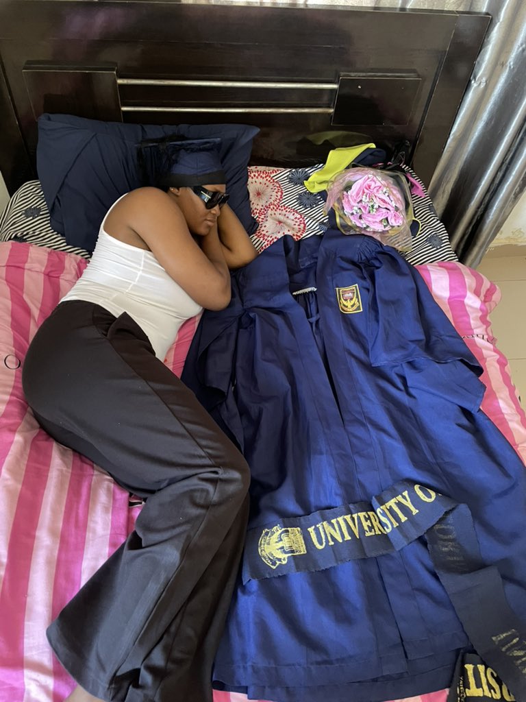 Tomitwinkles's tweet image. POV: You’re graduating today🙂‍↔️🙂‍↔️
B.sc Microbiology in the bag🎓
Congratulations to me🎊🎉
#UniversityChallenge #Unilorin #graduation #classof2025 #Convocation