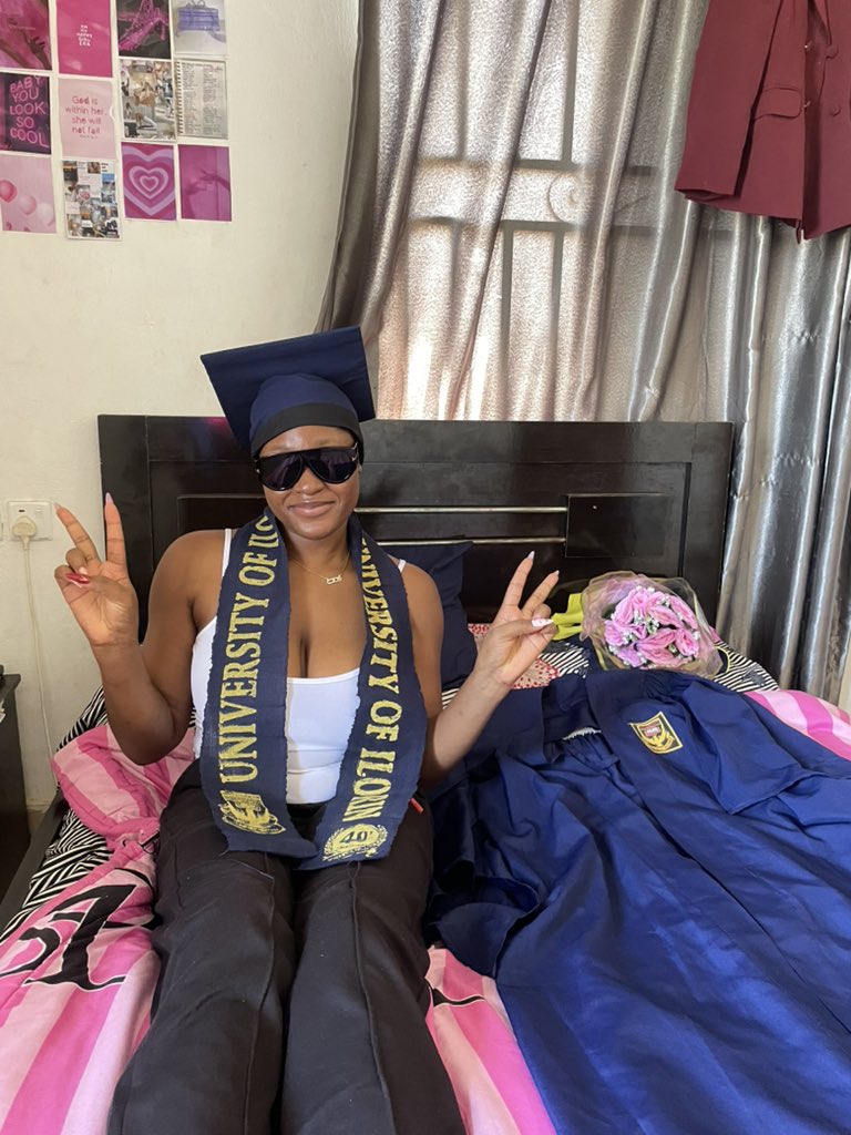 Tomitwinkles's tweet image. POV: You’re graduating today🙂‍↔️🙂‍↔️
B.sc Microbiology in the bag🎓
Congratulations to me🎊🎉
#UniversityChallenge #Unilorin #graduation #classof2025 #Convocation